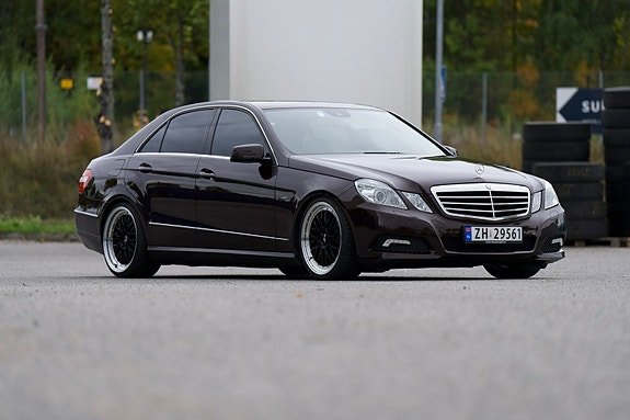 Mercedes-Benz E200 11 of 18