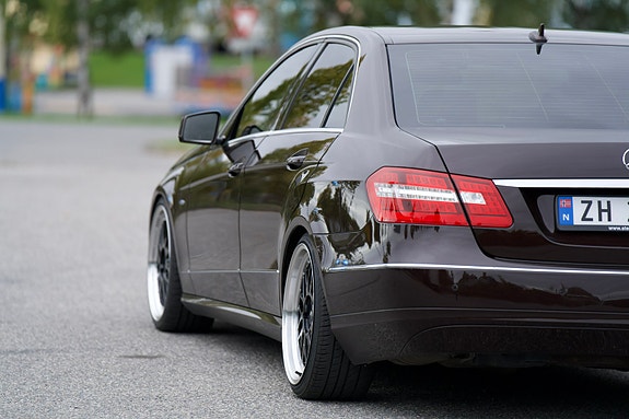 Mercedes-Benz E200 7 of 18