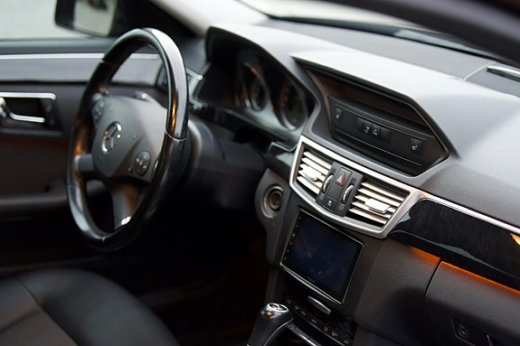 Mercedes-Benz E200 16 of 18