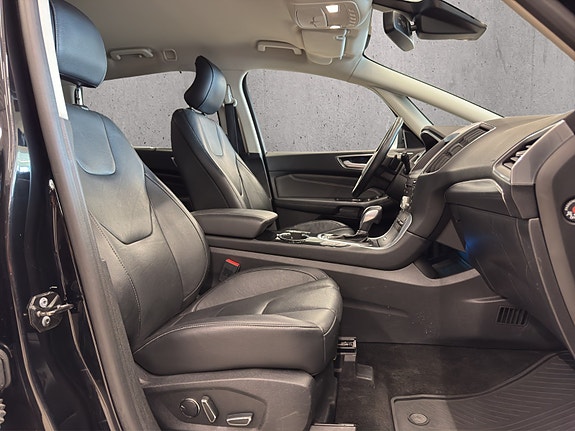 Ford S-MAX 9 of 27