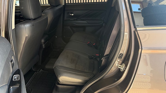Mitsubishi Outlander 13 of 17