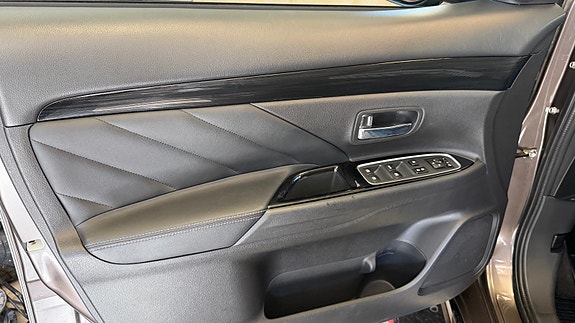 Mitsubishi Outlander 9 of 17