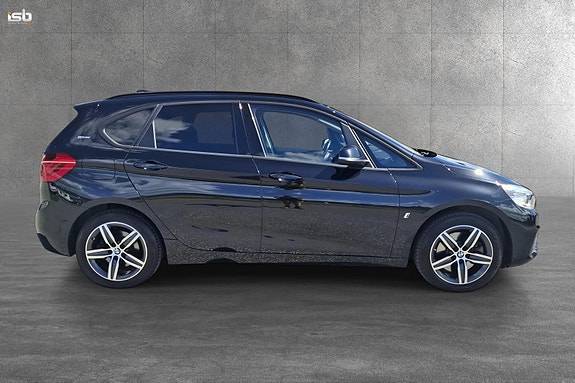 BMW 225xe 2 of 27