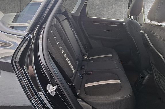 BMW 225xe 16 of 27