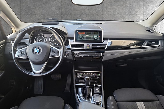 BMW 225xe 11 of 27
