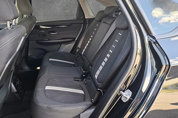 BMW 225xe 14 of 27