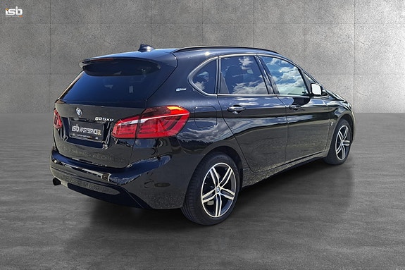 BMW 225xe 3 of 27