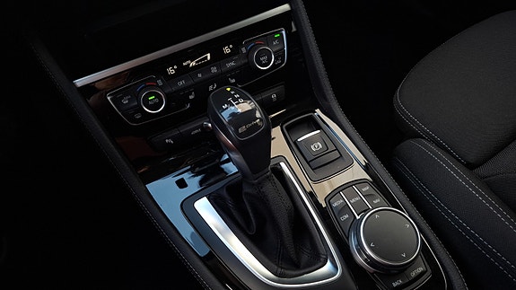BMW 225xe 18 of 27