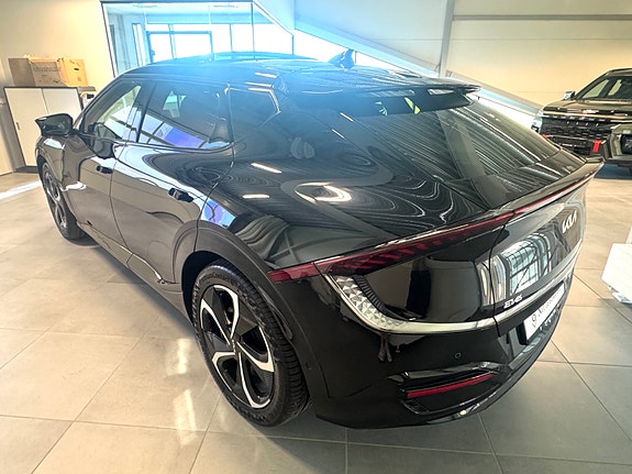 Kia EV6 4 of 17