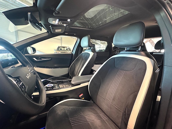 Kia EV6 11 of 17