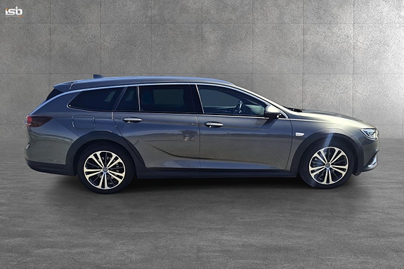 Opel Insignia Country Tourer 2 of 30