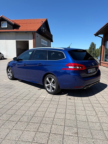 Peugeot 308 SW 3 of 5