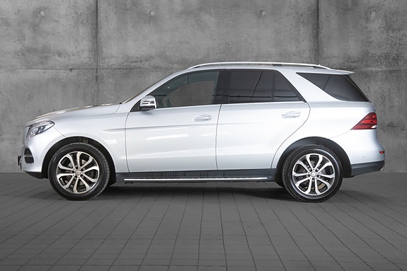 Mercedes-Benz GLE250 d 3 of 5