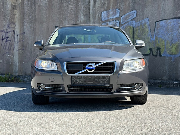 Volvo S80 2 of 5