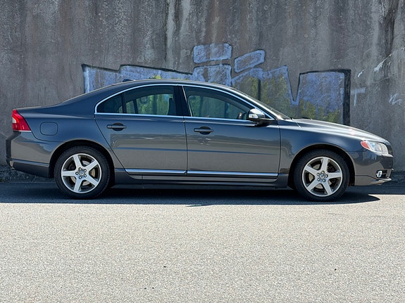 Volvo S80 3 of 5
