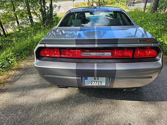 Dodge Challenger 8 of 9