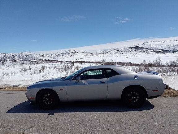 Dodge Challenger 2 of 9