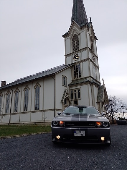 Dodge Challenger 3 of 9