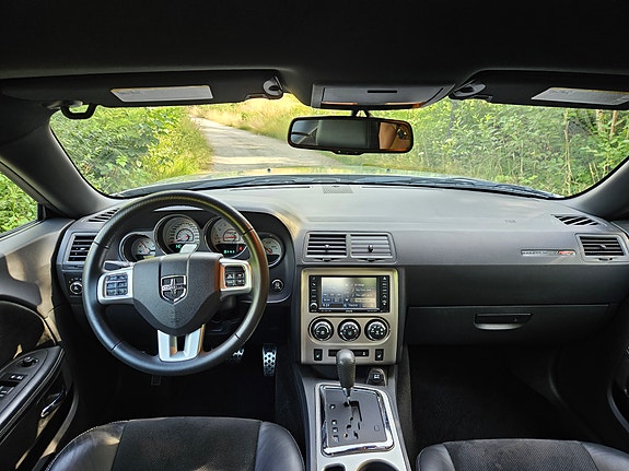 Dodge Challenger 5 of 9