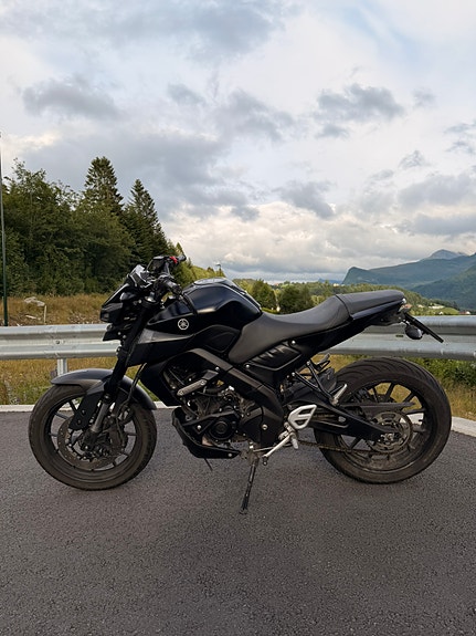 Yamaha MT-125 4 of 9
