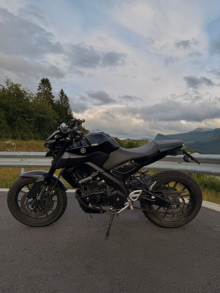 Yamaha MT-125 2 of 9