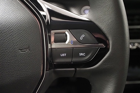 Peugeot e-208 12 of 17