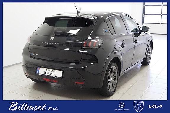Peugeot e-208 3 of 17