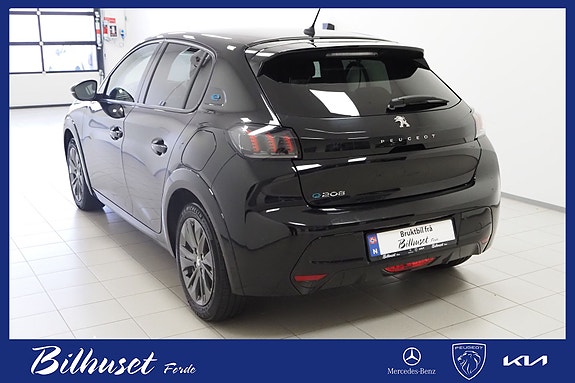 Peugeot e-208 2 of 17