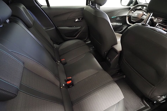 Peugeot e-208 8 of 17