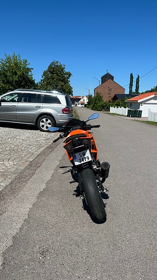 KTM RC 390 3 of 8
