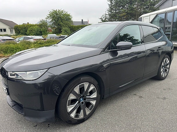 BMW iX 2 of 26
