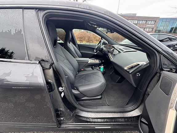BMW iX 15 of 26