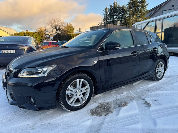Lexus CT200h 2 of 30