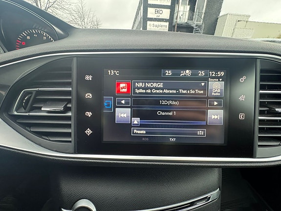 Peugeot 308 16 of 29
