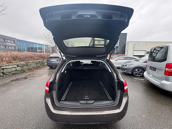 Peugeot 308 8 of 29