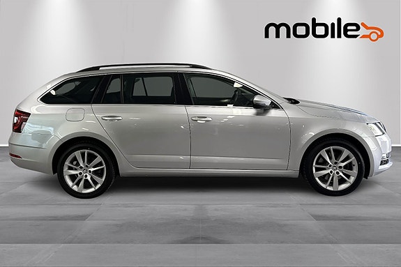 Skoda Octavia 2 of 5