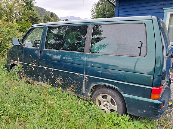 Volkswagen Caravelle 5 of 5