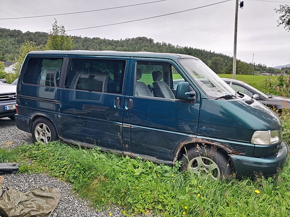 Volkswagen Caravelle 3 of 5