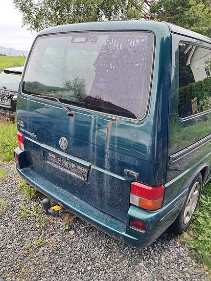 Volkswagen Caravelle 4 of 5