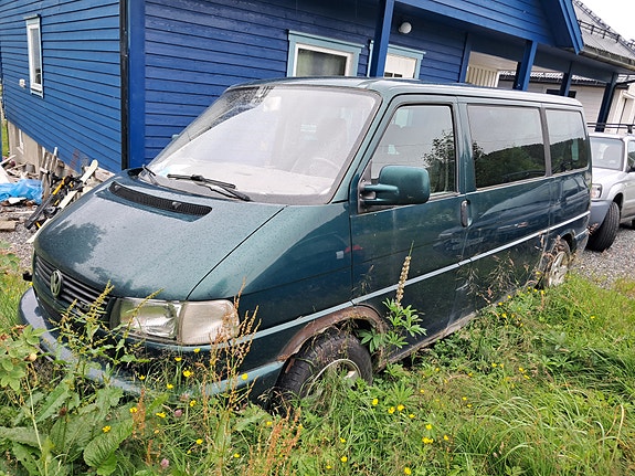Volkswagen Caravelle 2 of 5