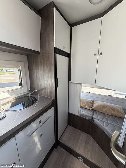 Benimar Tessoro 483 13 of 30
