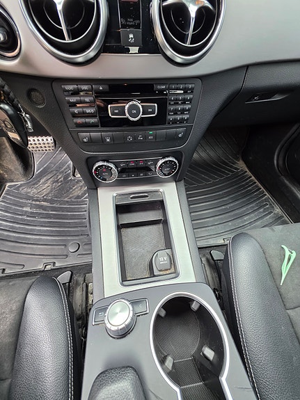 Mercedes-Benz GLK220 14 of 17