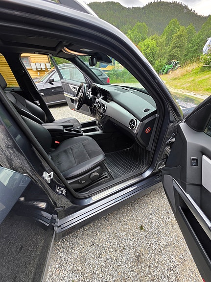 Mercedes-Benz GLK220 4 of 17