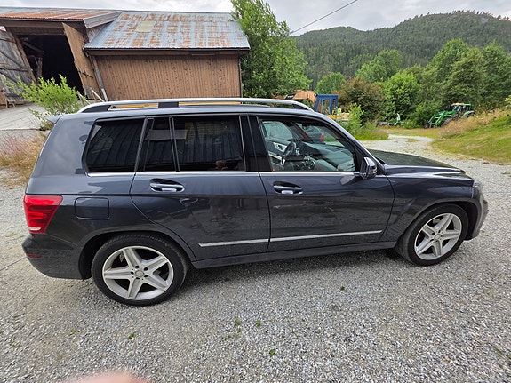 Mercedes-Benz GLK220 3 of 17