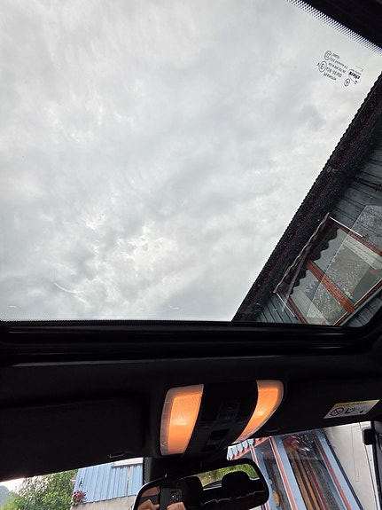 Mercedes-Benz GLK220 8 of 17