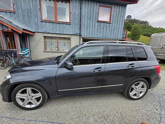 Mercedes-Benz GLK220 2 of 17
