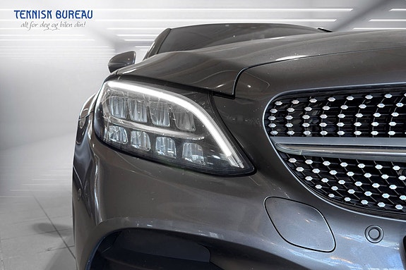 Mercedes-Benz C300 3 of 17
