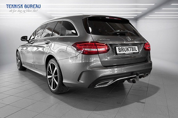 Mercedes-Benz C300 4 of 17