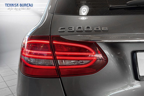 Mercedes-Benz C300 7 of 17