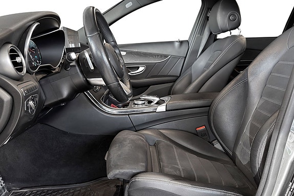 Mercedes-Benz C300 8 of 17